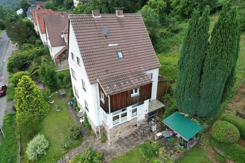 Seiten Ansicht - 8 Zimmer Mehrfamilienhaus, Wohnhaus zum Kaufen in Bad Karlshafen