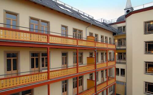 Seitenansicht Balkone - Etagenwohnung mit 116,30 m&sup2; in Radebeul zum Kaufen