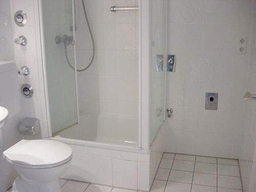 Duschbad - Etagenwohnung mit 64,00 m&sup2; in München zur Miete