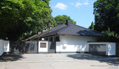 Grundstückszufahrt - 7 Zimmer Reihenendhaus zum Kaufen in Grünwald