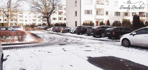 1 von 2 Parkplatzflächen - 2 Zimmer Etagenwohnung in Berlin
