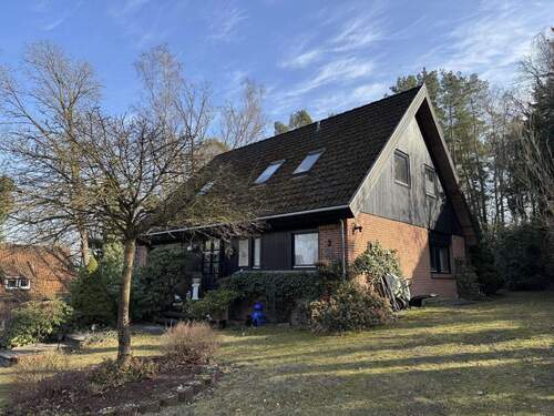 Seitenansicht vom Vorgarten - Wohnen am grünen Stadtrand von Hitzacker