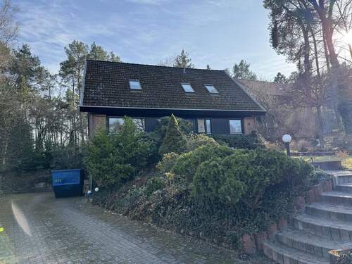 Ansicht zum Eingangsbereich / Auffahrt - 