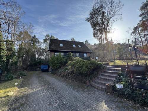 Ansicht zum Eingangsbereich / Auffahrt - 