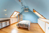 Kind 1 Spitzboden - 
