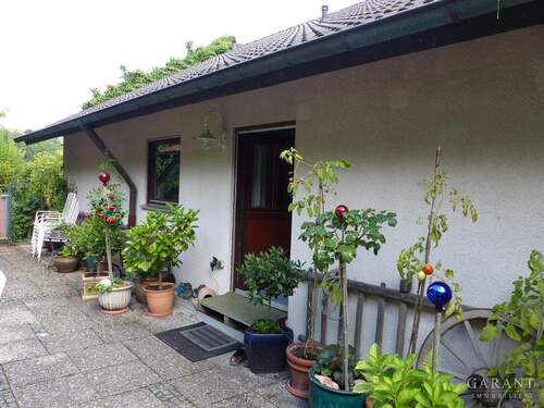 Hausansicht hinten - Haus in ruhiger Lage mit sagenhafter Aussicht !