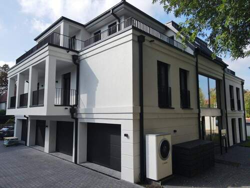 Eingang, Garagen - Etagenwohnung mit 126,20 m² in Oldenburg zum Kaufen