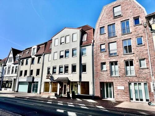 Eingangsansicht - Zwei Gewerbeeinheiten im Erdgeschoss eines Wohn- und Geschäftshauses mit Tiefgaragenstellplatz in beliebter Lage in Oldenburg- Gerichtsviertel