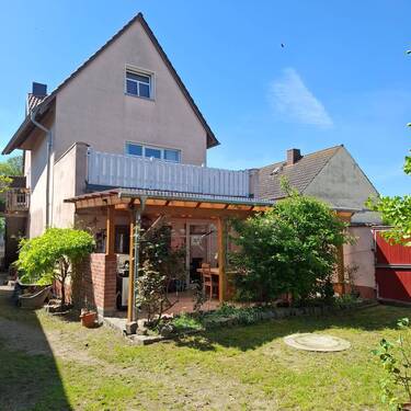 Hofansicht mit Terrasse - 