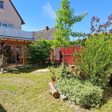 Hofansicht mit Terrasse - 