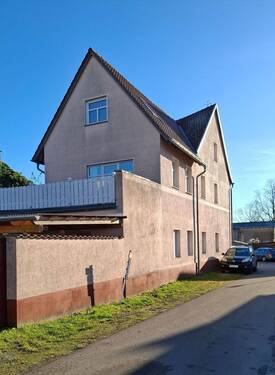 Straßenansicht - 6 Zimmer Mehrfamilienhaus, Wohnhaus zum Kaufen in Zschepplin