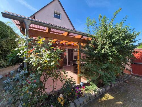 Hofansicht mit Terrasse - 