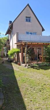 Hofansicht mit Terrasse - 