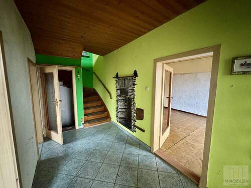 EG: Flur/Eingangsbereich - 7 Zimmer Einfamilienhaus zum Kaufen in Rudolstadt