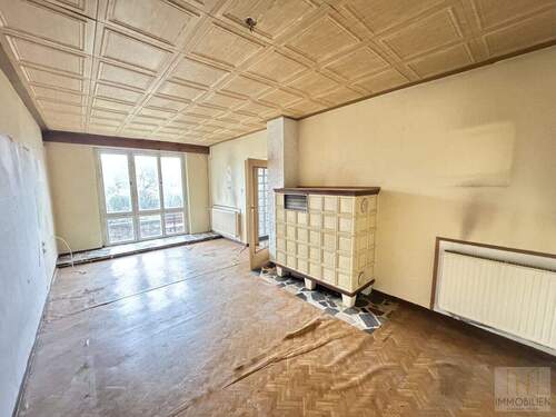 EG: Wohnzimmer mit heller Fensterfront - 7 Zimmer Einfamilienhaus in Rudolstadt