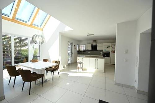 Exklusiver Wohnflair - 5 Zimmer Einfamilienhaus zum Kaufen in Freystadt