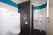 Gäste-WC mit Dusche - 