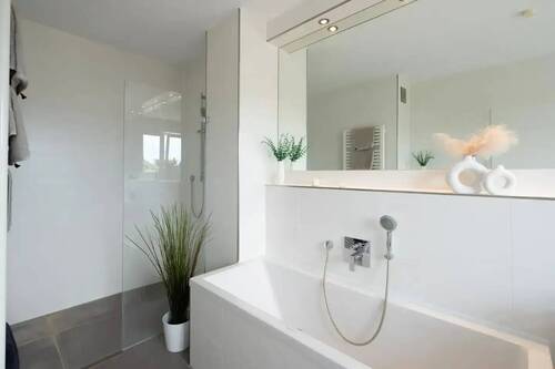Große begehbare Dusche.webp - 