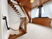 Obergeschoss mit fester Treppe zum Dachgeschoss - 