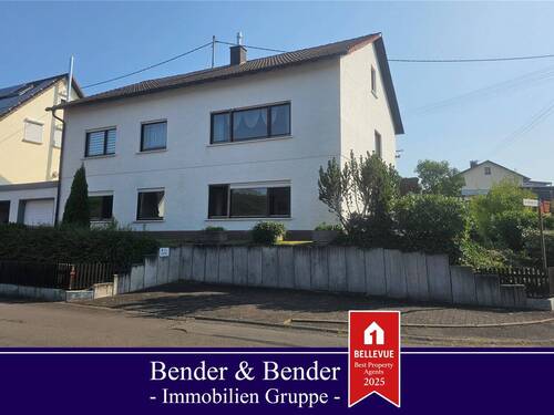 Straßenansicht - Solides Einfamilienhaus mit Einliegerwohnung in guter, zentraler Wohnlage!