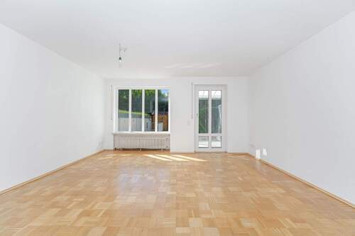 großzügiger Wohnbereich - 