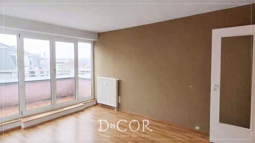 Wohnzimmer wird noch geweißt - Etagenwohnung mit 73,00 m&sup2; in Dresden zum Kaufen