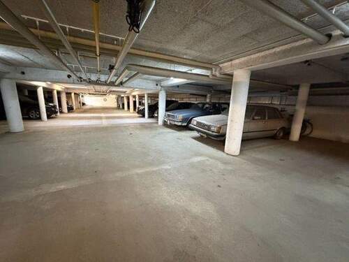 Tiefgaragenstellplatz - 