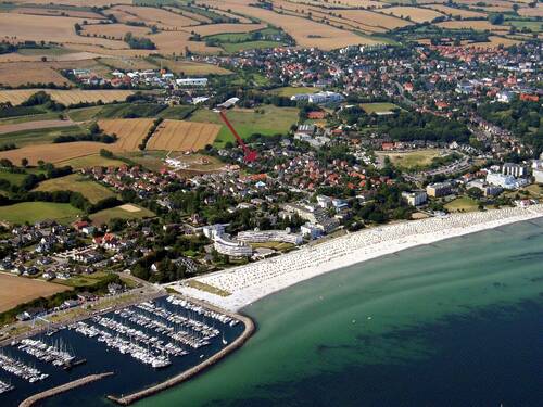 Luftbild mit Lage - Doppelhaushälfte mit zwei Wohnungen in strandnaher Lage