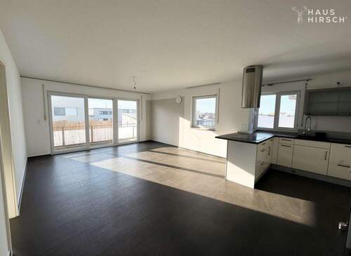 Wohnbereich - LICHT, DESIGN & KOMFORT - 4-ZIMMER-WOHNUNG MIT BALKON, AUFZUG & EINBAUKÜCHE IN GERSTHOFEN