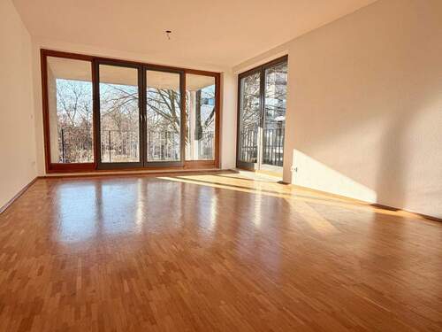 Wohnzimmer - Wunderschöne Familienwohnung mit TG-Stellplatz in Pankow-Rosenthal