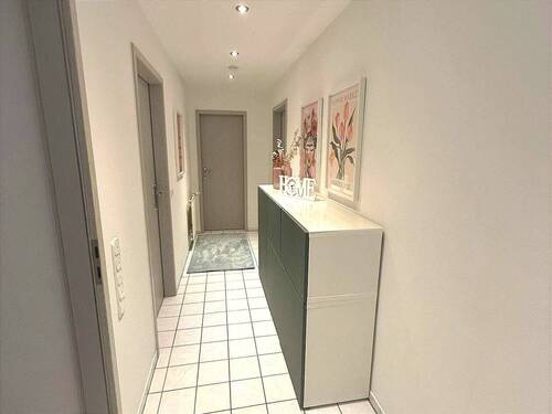 Flur - Etagenwohnung mit 90,00 m&sup2; in Steinburg zur Miete