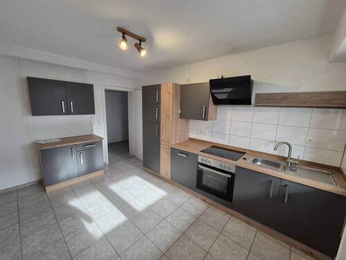 Bild 1 - Erdgeschoss- Wohnung + EBK - 650,00&nbsp;EUR Kaltmiete, ca.&nbsp; 110,00&nbsp;m&sup2;&nbsp;Wohnfl&auml;che