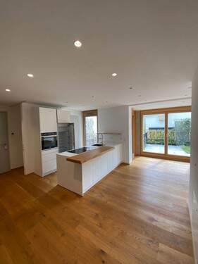 Wohnbereich + Küche - 2 Zimmer Etagenwohnung zum Kaufen in München