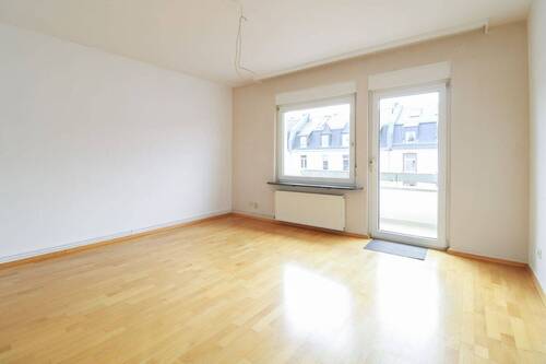 Wohnzimmer - 2 Zimmer Etagenwohnung zum Kaufen in Frankfurt