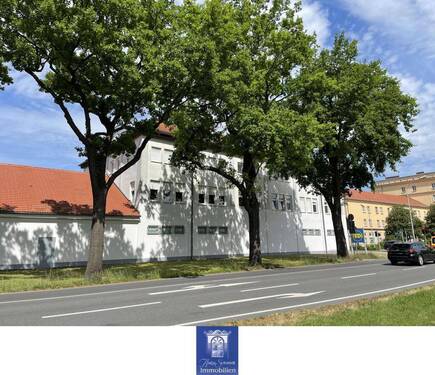 Hausansicht - Perfekte 2-Zimmerwohnung mit großem Wohnzimmer und Duschbad in Senftenberg!