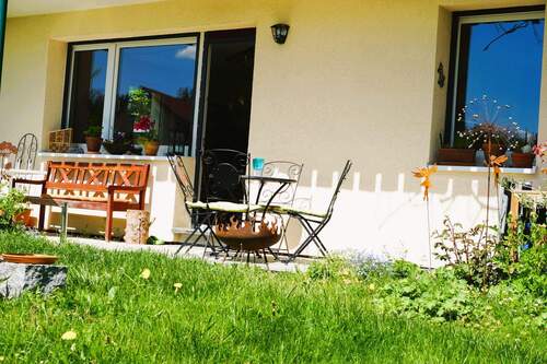 Barrierefreier Eingang im Süden - ****Tolle gepflegte 4-Zimmer-EG-Wohnung mit großem Garten * 2 Terrassen & vielseitigem Keller in zentraler * ruhiger Lage in Isny!