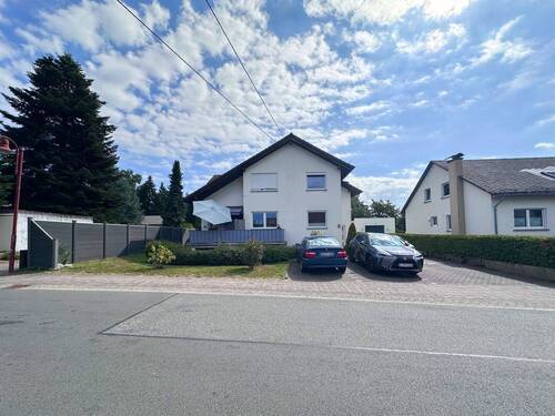Straßenansicht - 9 Zimmer Mehrfamilienhaus, Wohnhaus in Rückeroth