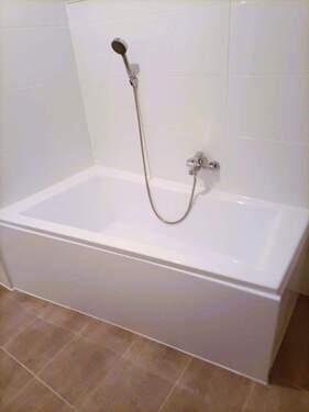 Badewanne - 3 Zimmer Etagenwohnung in Apolda