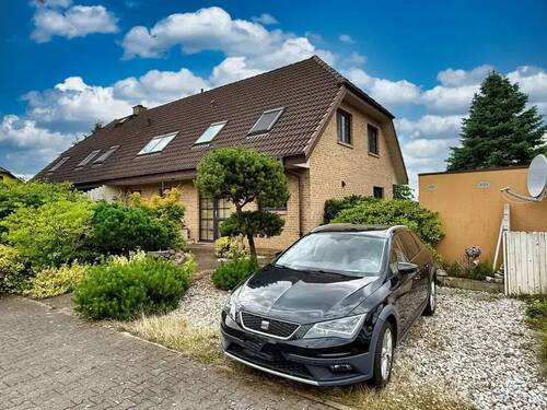 Straßenansicht - 5 Zimmer Doppelhaushälfte in Laußig