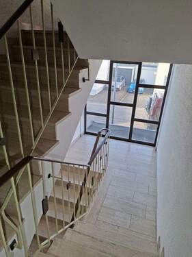Treppenhaus - 2 Zimmer Etagenwohnung zur Miete in Bornheim