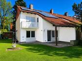 Gartenseite des Hauses - **IHR NEUES ZUHAUSE** Reizvolles REH mit EBK, herrlichem Garten und Garage, Neufahrn (S1)