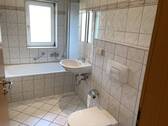 Tageslichtbad mit Wanne - 