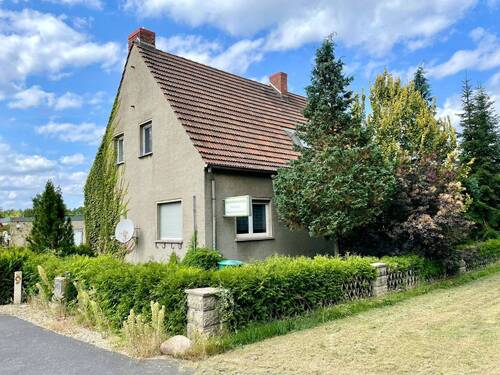 Außenansicht - Großes Einfamilienhaus mit Potenzial zum Zweifamilienhaus auf 4.695 m² Grundstück – mit Gewächshäusern, Blockhütte & mehr!