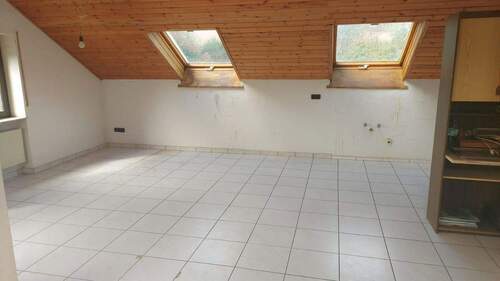 Wohnzimmer - 2 Zimmer Etagenwohnung zur Miete in Mömbris