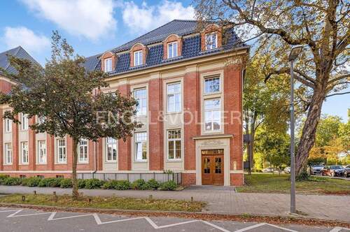 Frontansicht/Haus - 5 Zimmer Etagenwohnung zum Kaufen in Hamburg