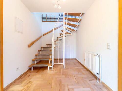 Flur mit Abstellbereich - 