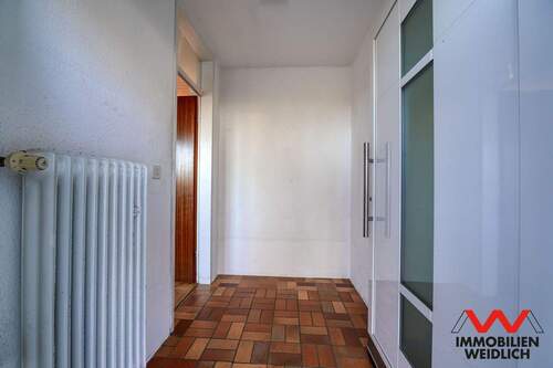 Windfang im Erdgeschoss - 7 Zimmer Reihenendhaus in Baldham