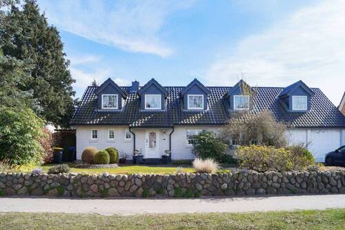 Hausansicht vorne - 9 Zimmer Einfamilienhaus zum Kaufen in Lohe-Rickelshof