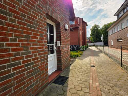 separater Eingangsbereich - 3 Zimmer Etagenwohnung in Schortens