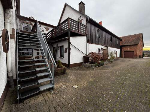 Treppenaufgang zur 1.OG Maisonette-Wohnung Nr.6 - 